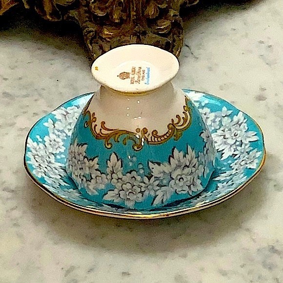 ROYAL ALBERT ENCHANTMENT FOOTED DEM CUP & SAUCER SET VINTAGE MADE ENGLAND BONE - Picture 8 of 16